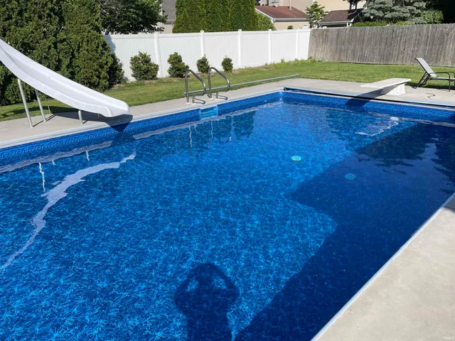 $364,900 | 3120 Cherry Tree Lane, Elkhart, IN 46514