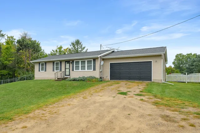 $295,000 | 42598 15th Avenue, Bloomingdale, MI 49026