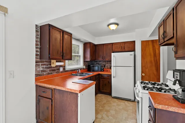 $295,000 | 42598 15th Avenue, Bloomingdale, MI 49026