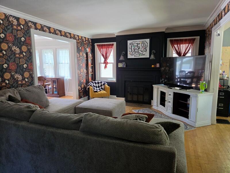 2011 North 9th Street Sheboygan, WI 53081 - Photo 2 of 36 Living Room(1)