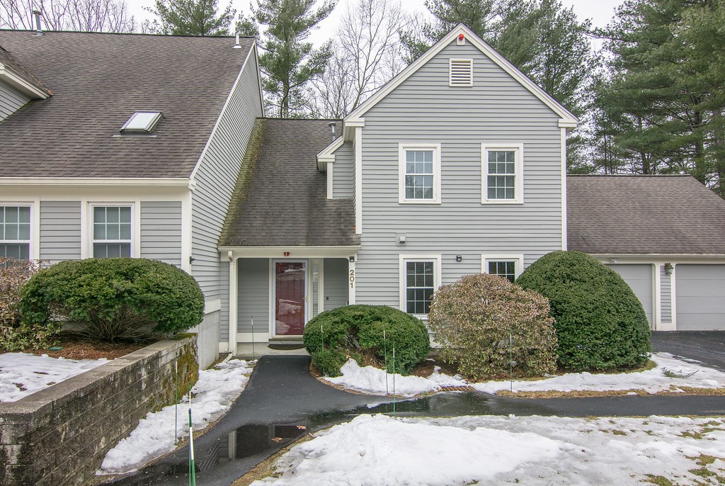 201 Pheasant Run Road Hudson, NH 03051 - Photo 2 of 35