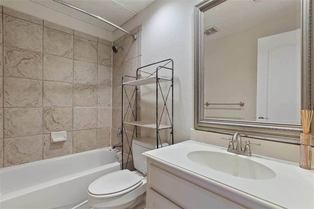 5006 Cedar Springs Road, Unit D Dallas, TX 75235 - Photo 22 of 23 1st Floor Bath