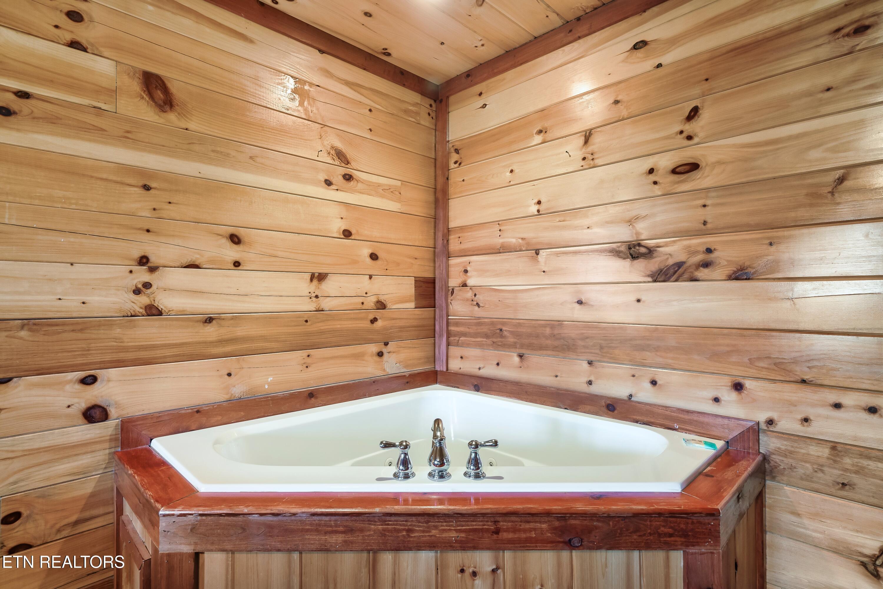 1242 Bird Nest Way Sevierville, TN 37862 - Photo 18 of 56 jacuzzi corner bed 2