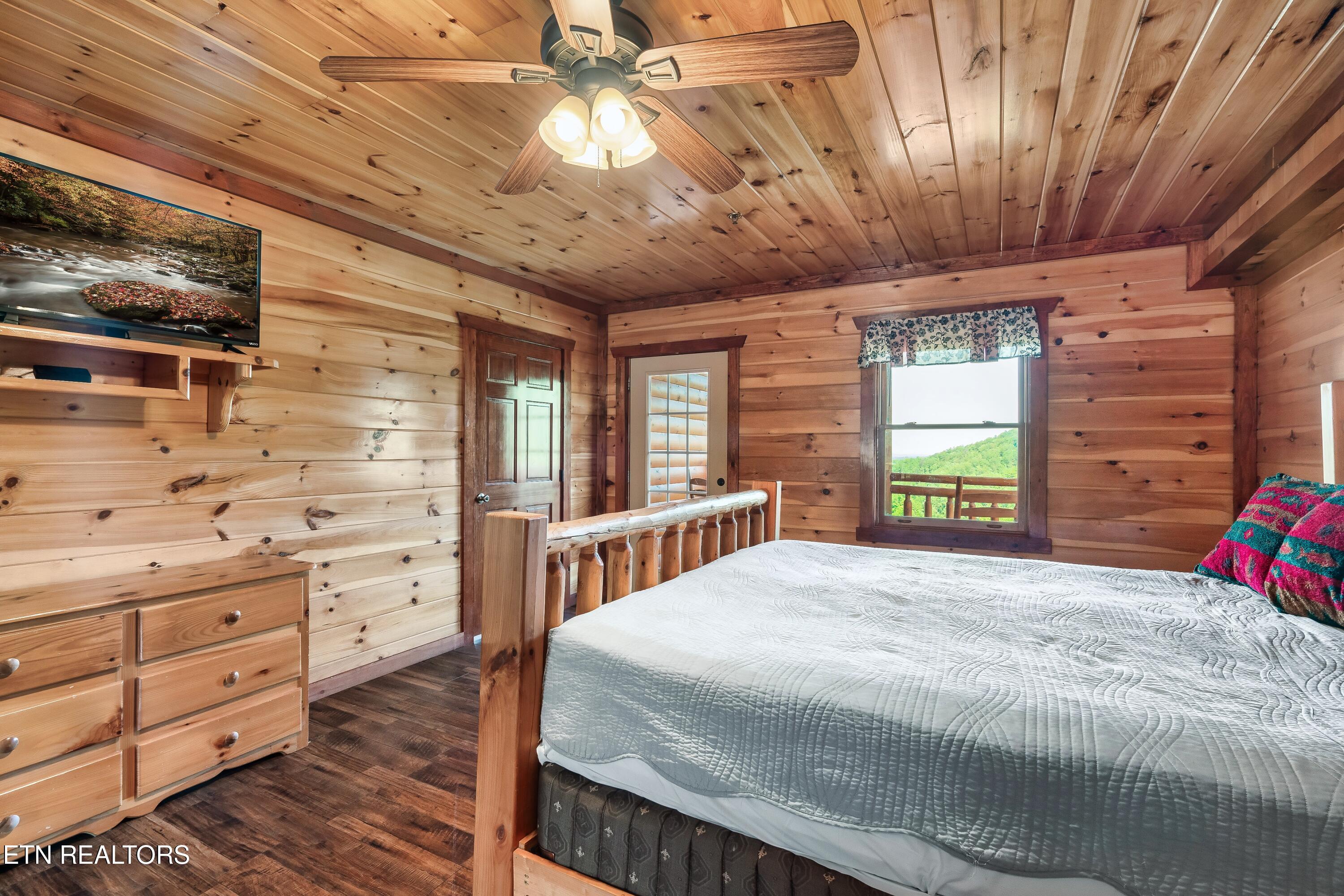 1242 Bird Nest Way Sevierville, TN 37862 - Photo 38 of 56 blue bed w shams 2