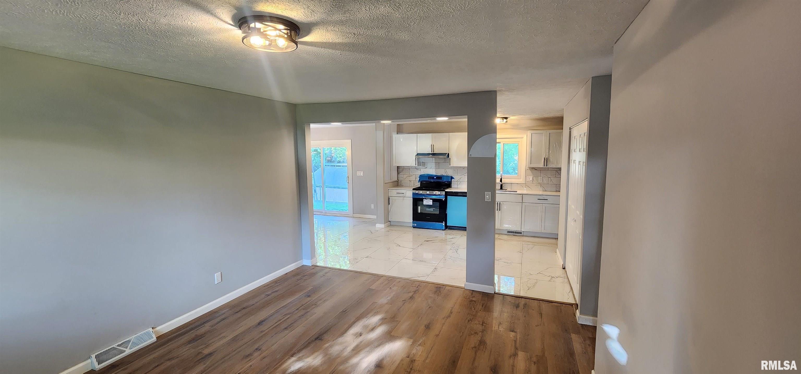 34 Buckingham Road Chatham, IL 62629 - Photo 3 of 21