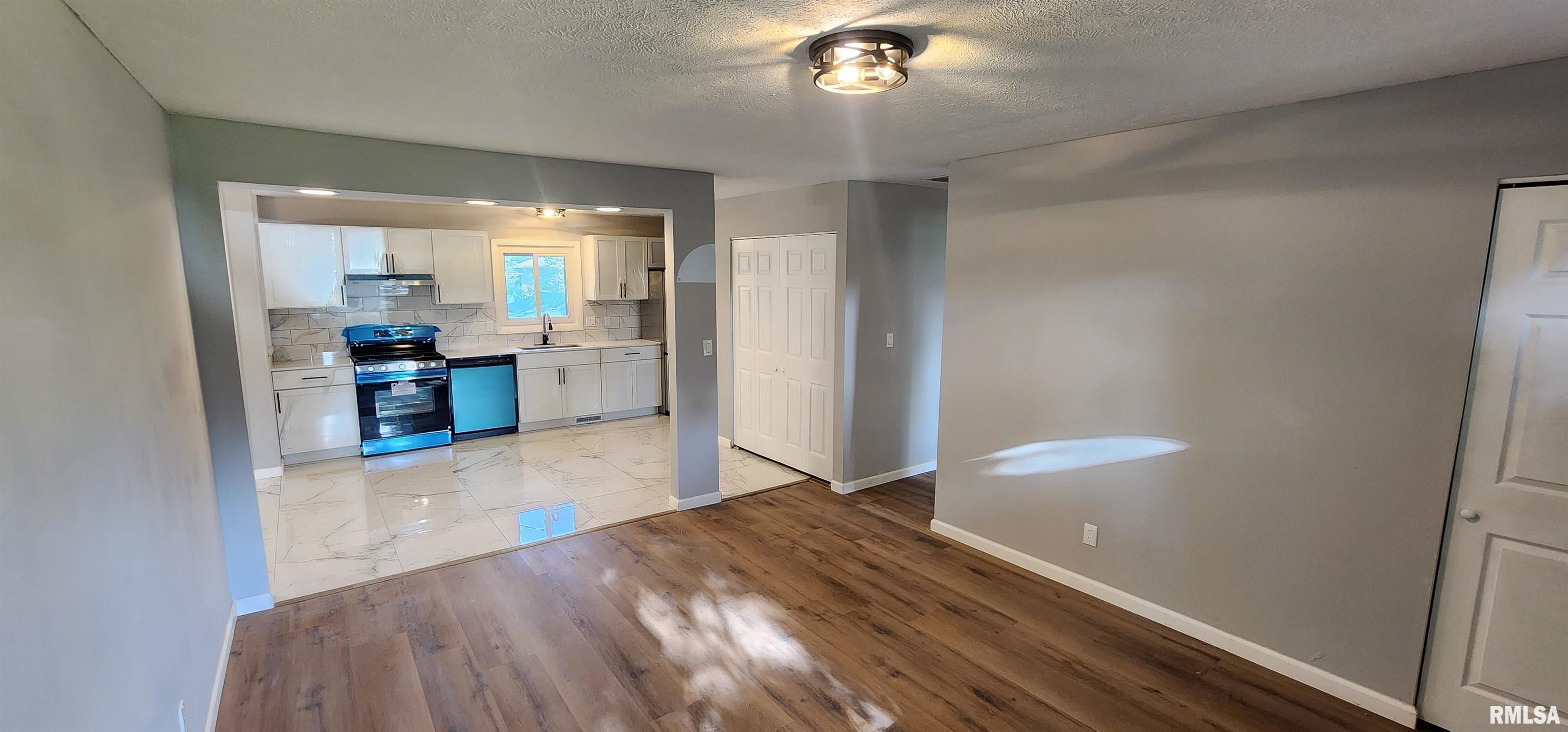 34 Buckingham Road Chatham, IL 62629 - Photo 4 of 21