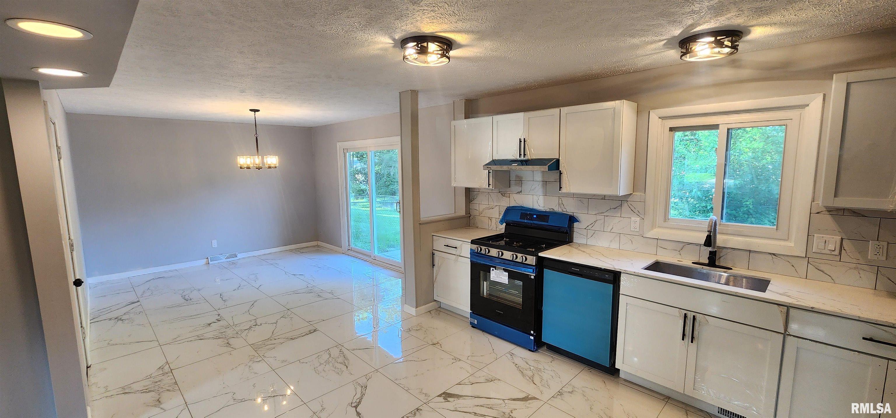 34 Buckingham Road Chatham, IL 62629 - Photo 7 of 21