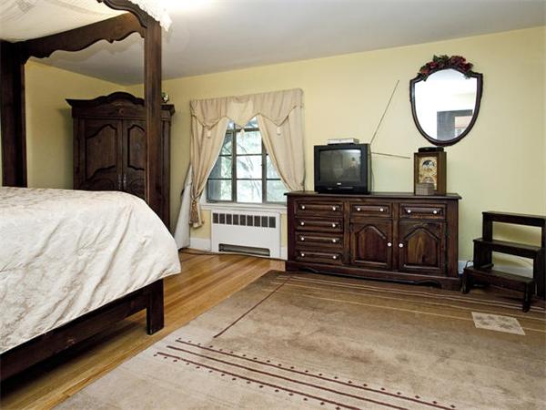 37 Beverly Road Brookline, MA 02467 - Photo 14 of 26