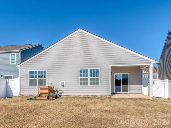 a view of a house with backyard