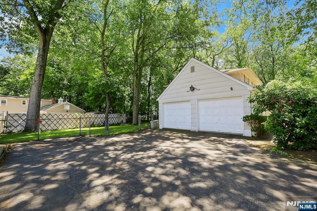 281 Rivara Court Ridgewood, NJ 07450 - Photo 37 of 41