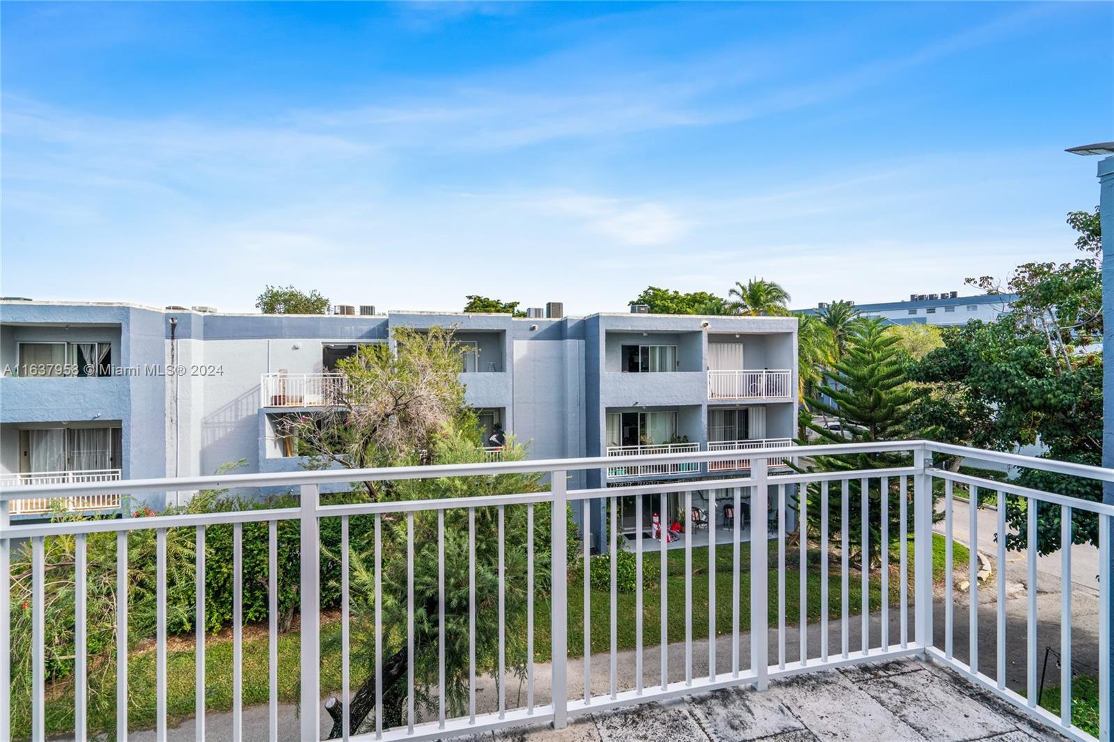 9371 Fontainebleau Boulevard, Unit I235 Miami, FL 33172 - Photo 18 of 23