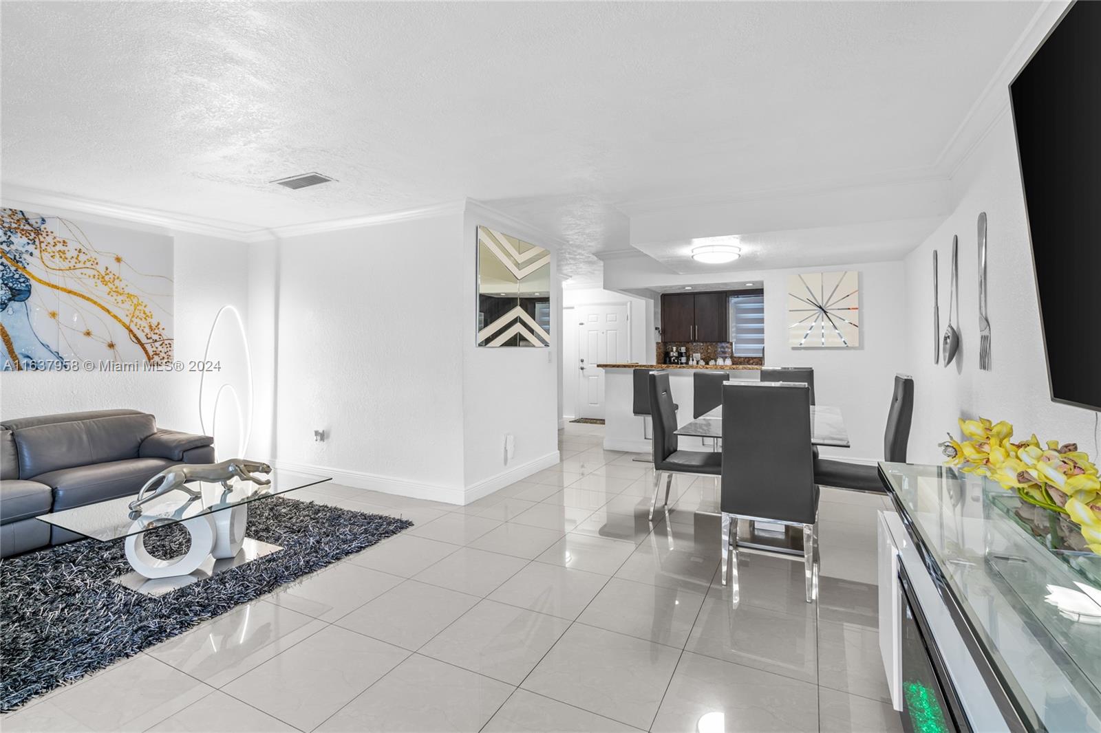 9371 Fontainebleau Boulevard, Unit I235 Miami, FL 33172 - Photo 4 of 23