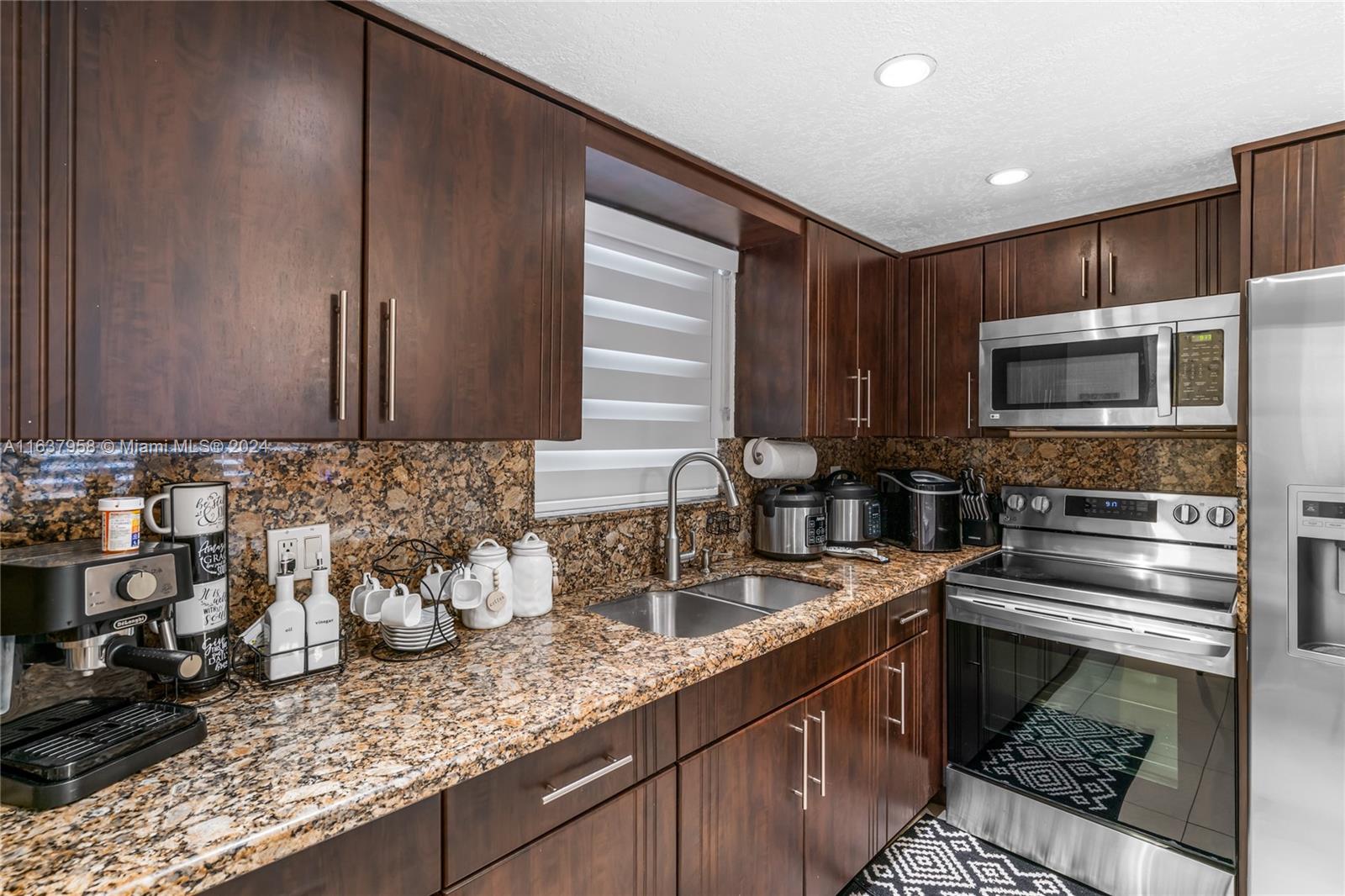 9371 Fontainebleau Boulevard, Unit I235 Miami, FL 33172 - Photo 10 of 23
