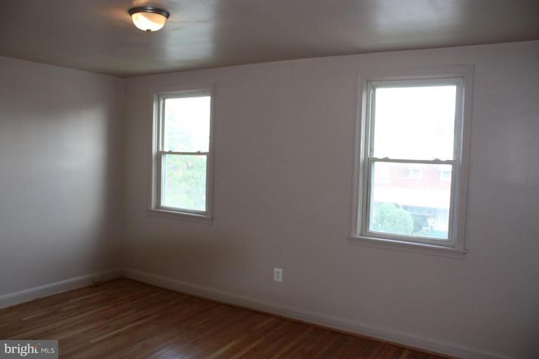 4876 Greencrest Road Baltimore, MD 21206 - Photo 7 of 7 Living Room