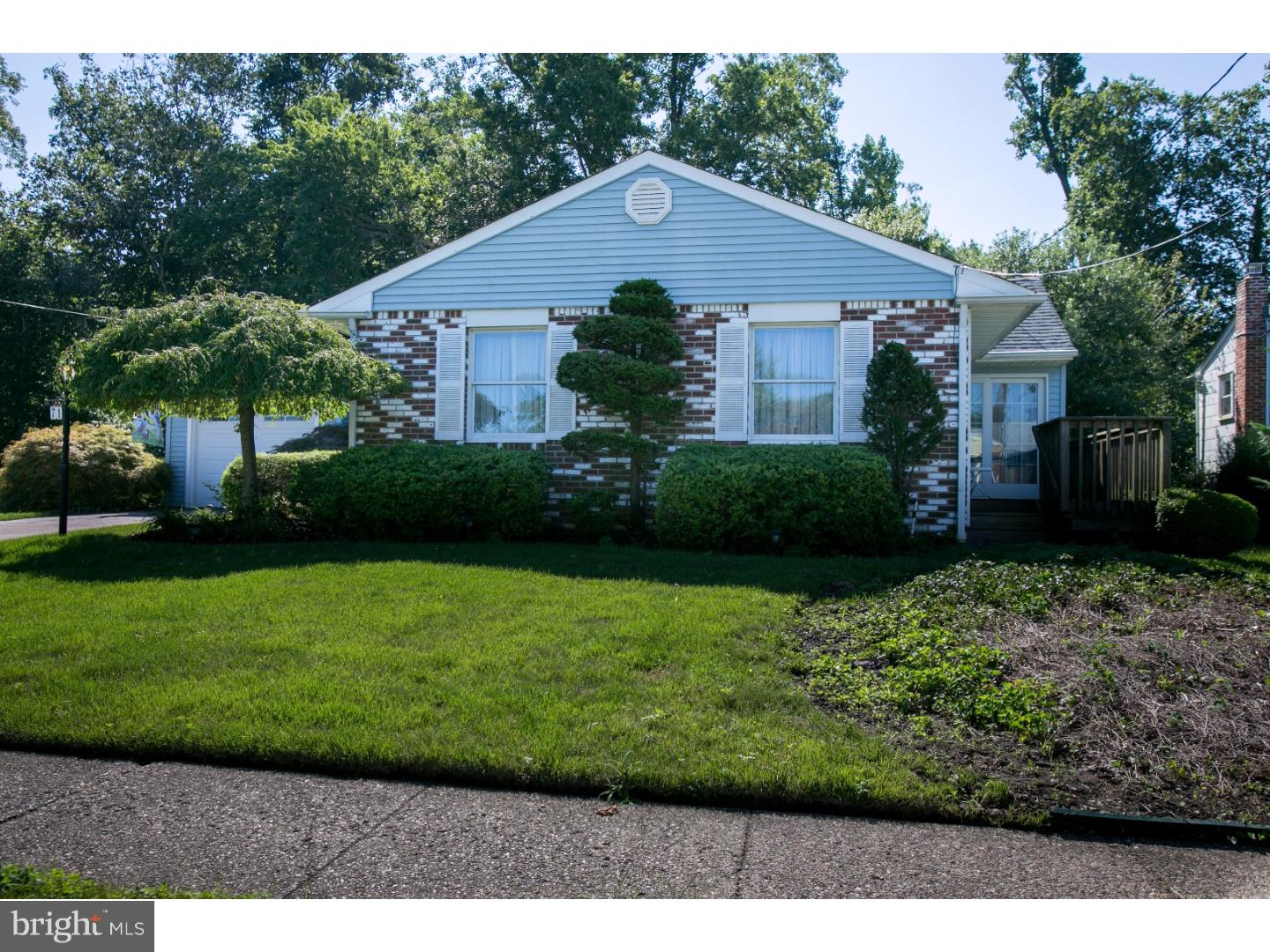 71 Winding Way Road Stratford, NJ 08084 - Photo 3 of 22 Front Yard