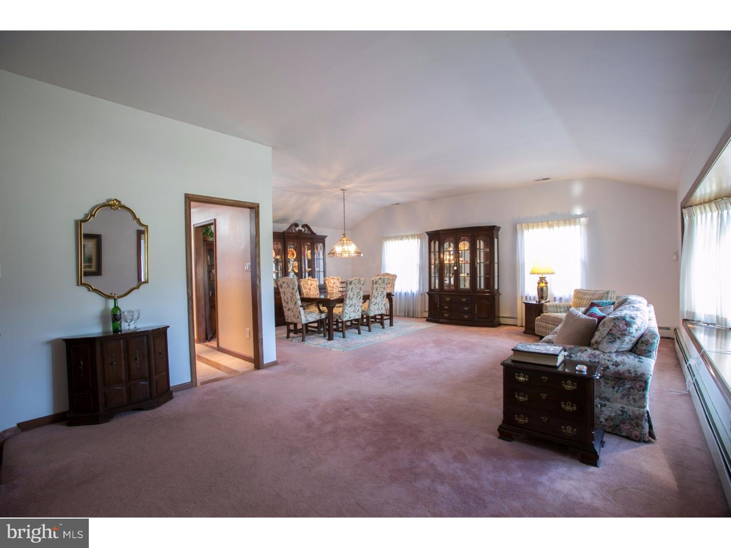 71 Winding Way Road Stratford, NJ 08084 - Photo 7 of 22 Living Room