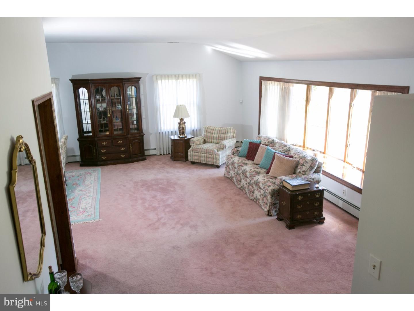 71 Winding Way Road Stratford, NJ 08084 - Photo 8 of 22 Living Room