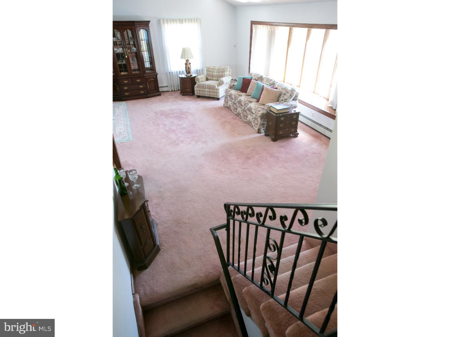 71 Winding Way Road Stratford, NJ 08084 - Photo 9 of 22 Living Room