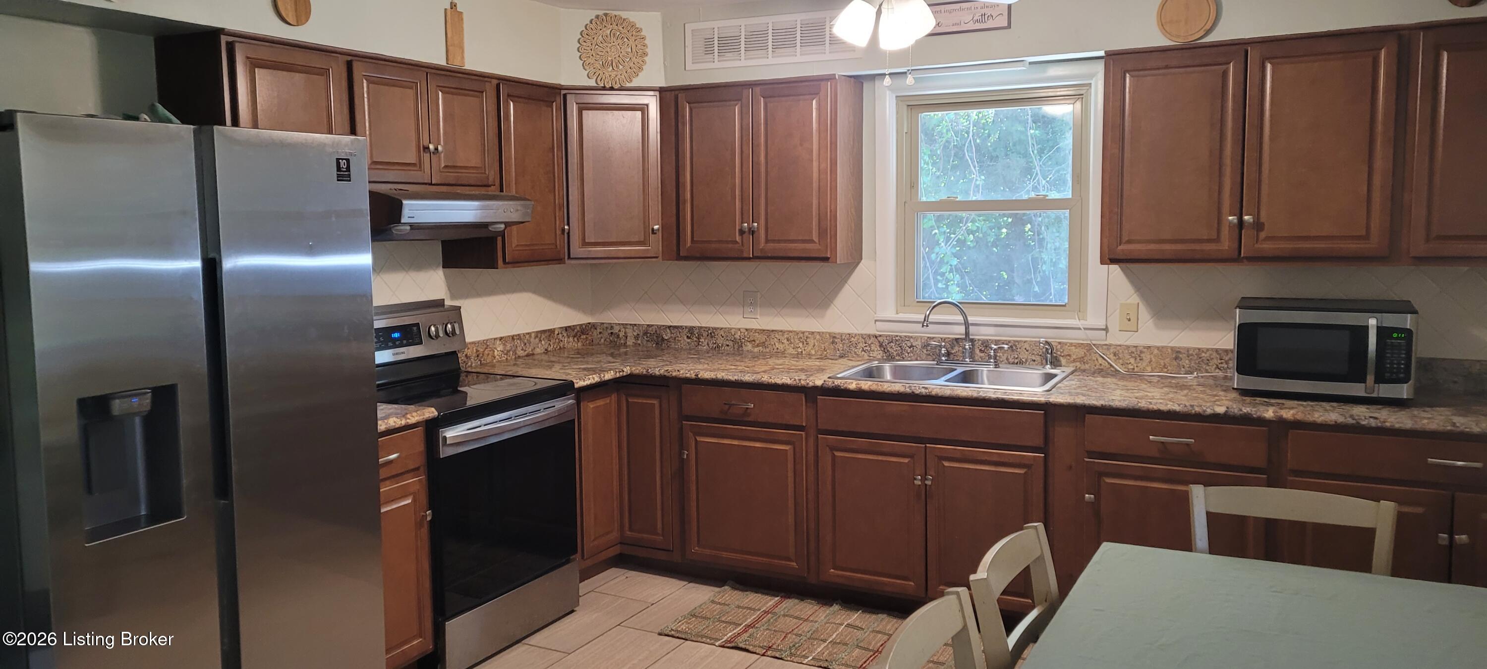 1858 Lynn Lea Road Louisville, KY 40216 - Photo 7 of 17 20260714_113143