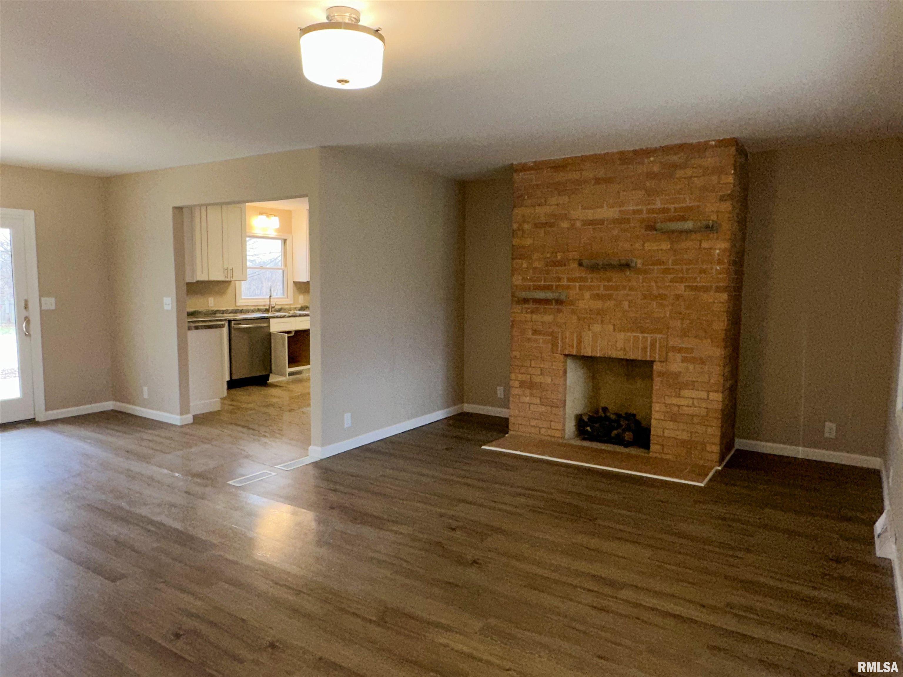 107 Anson Street Middletown, IL 62666 - Photo 3 of 28
