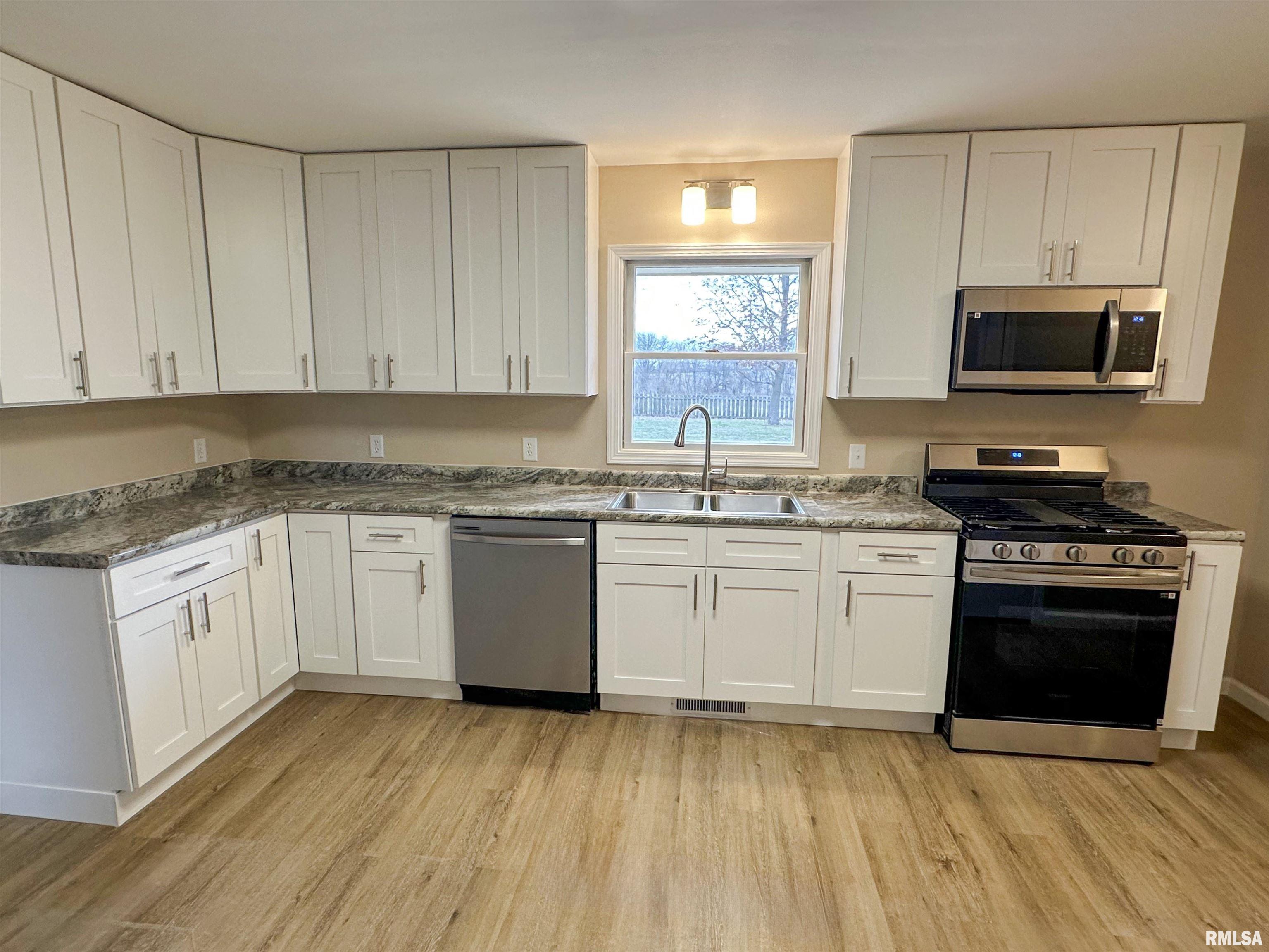 107 Anson Street Middletown, IL 62666 - Photo 9 of 28