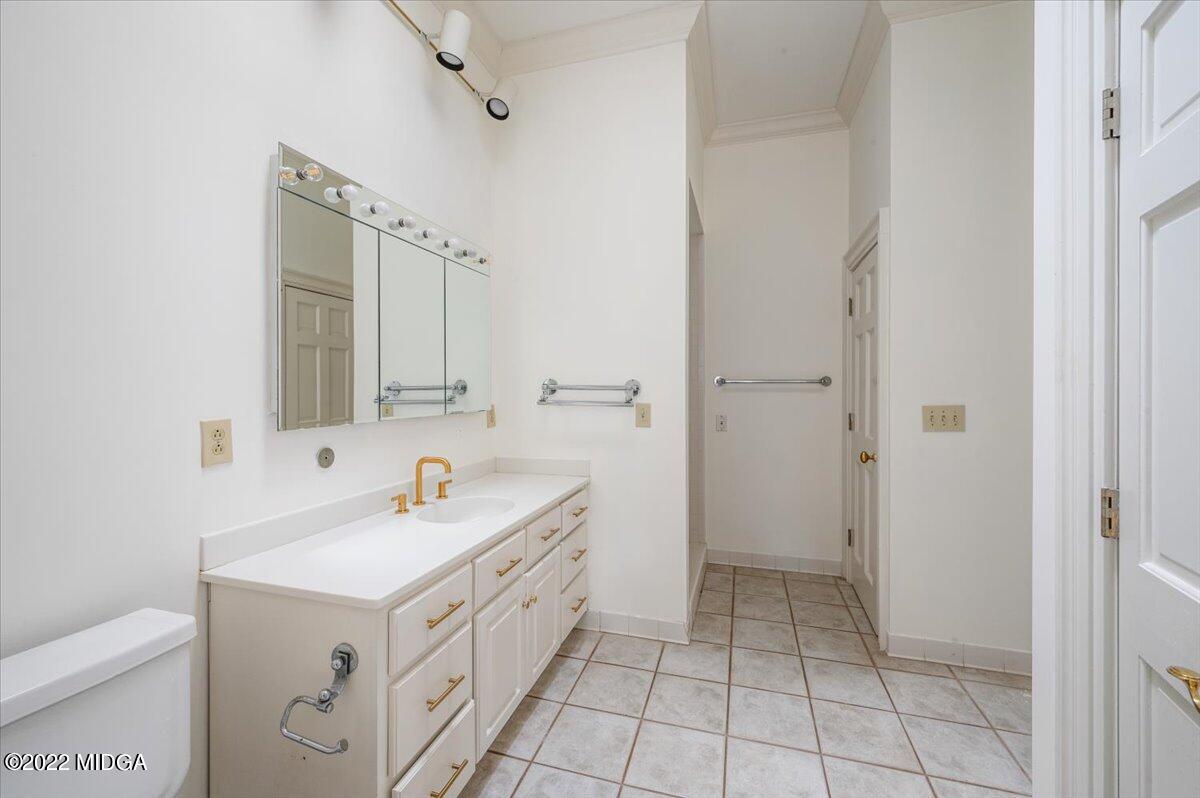 1 River Trace Macon, GA 31210 - Photo 35 of 62 a bathroom with a double vanity sink mirror and