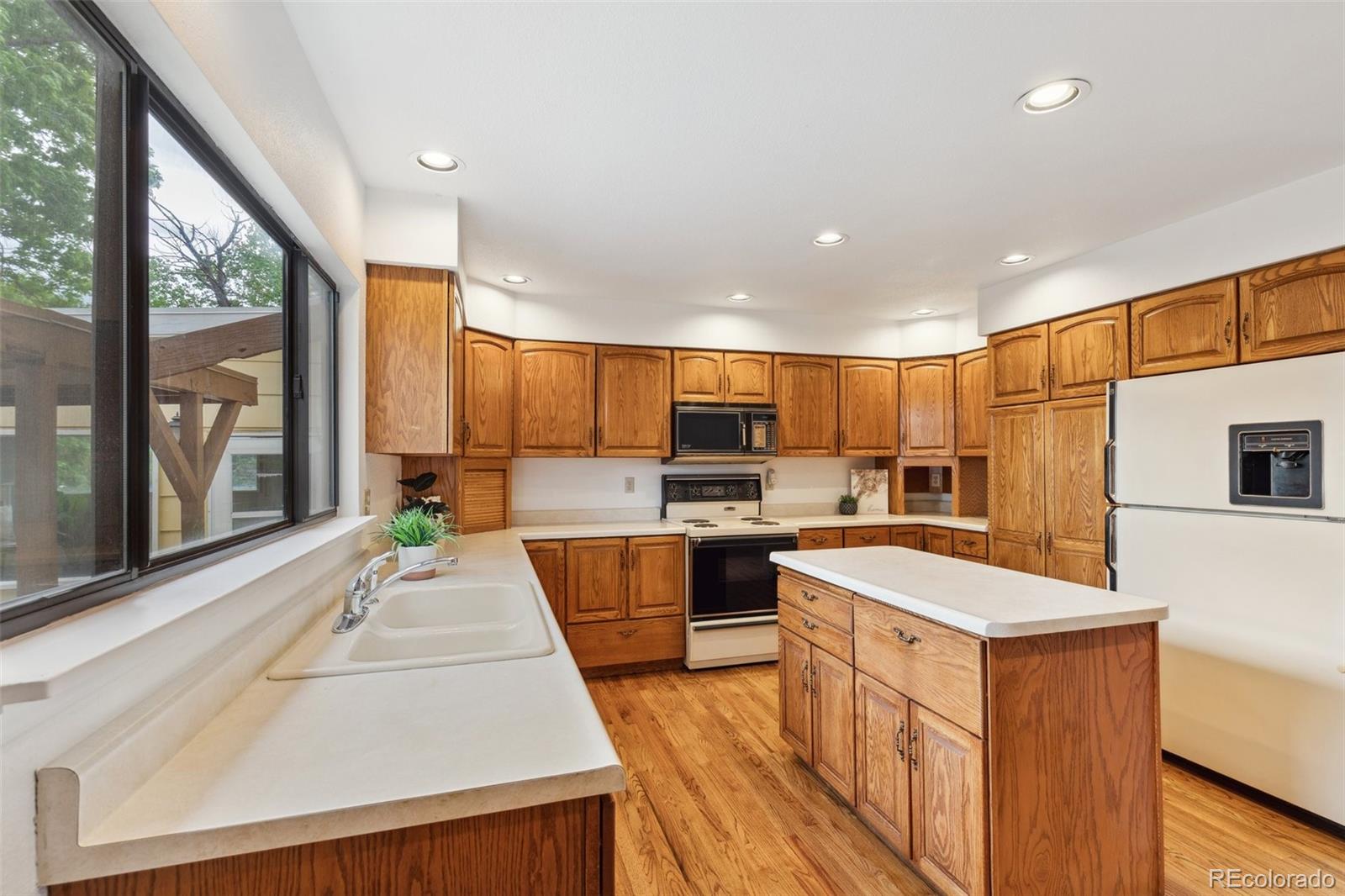 4139 Morley Circle Colorado Springs, CO 80916 - Photo 10 of 46