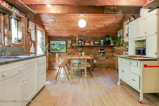 a kitchen that has a lot of cabinets