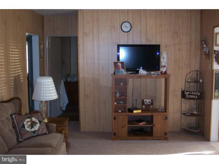 126 Bay Street Carneys Point, NJ 08069 - Photo 11 of 22 Living Room
