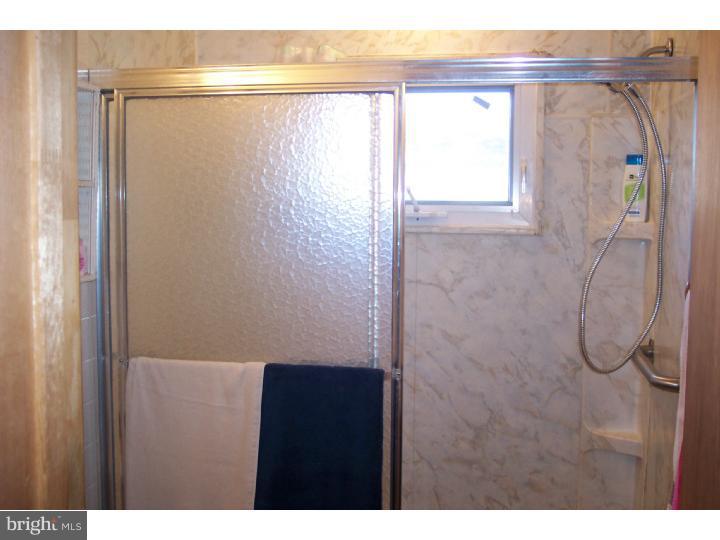 126 Bay Street Carneys Point, NJ 08069 - Photo 17 of 22 Bathroom