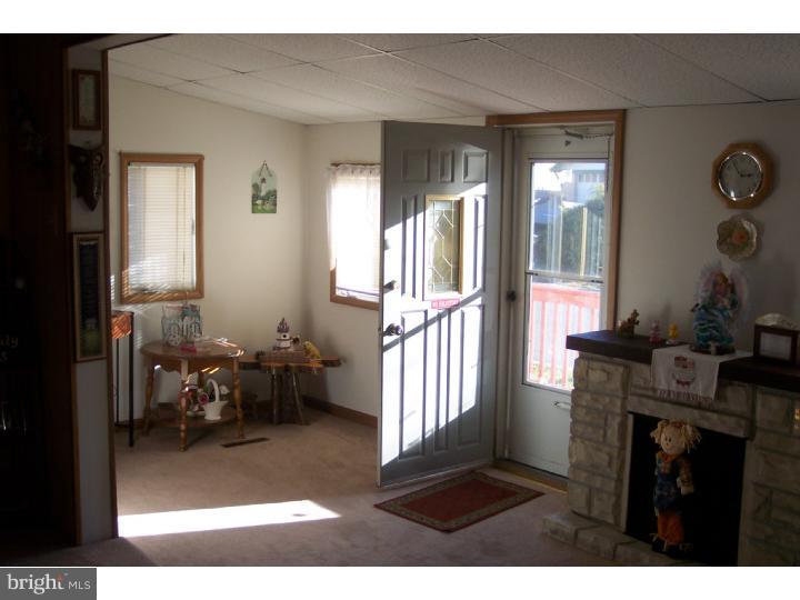 126 Bay Street Carneys Point, NJ 08069 - Photo 4 of 22 Family Room
