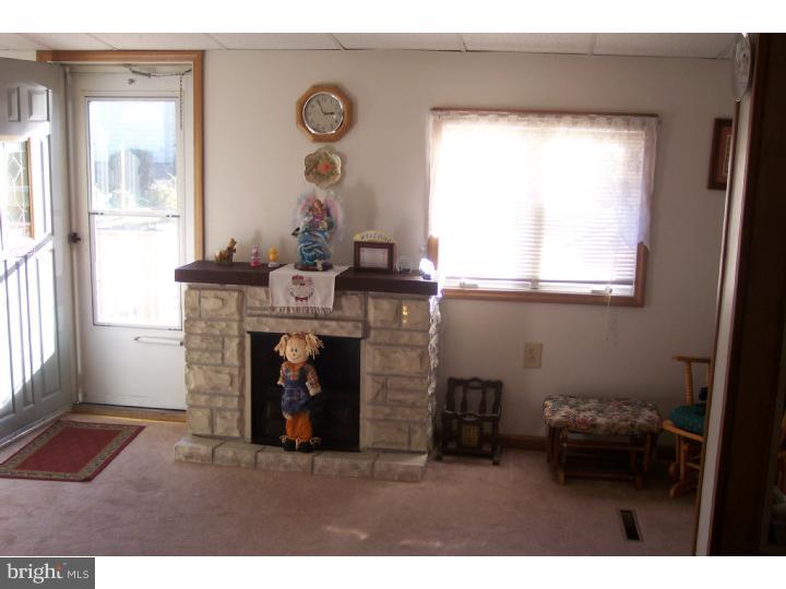 126 Bay Street Carneys Point, NJ 08069 - Photo 5 of 22 Family Room