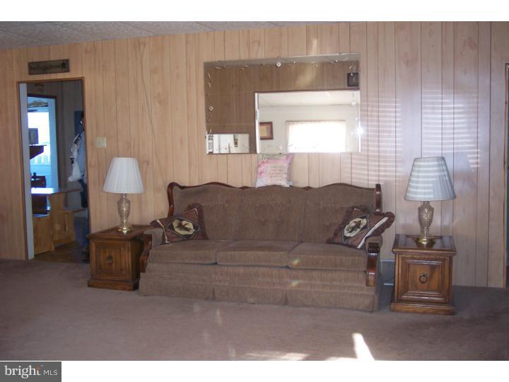 126 Bay Street Carneys Point, NJ 08069 - Photo 7 of 22 Living Room
