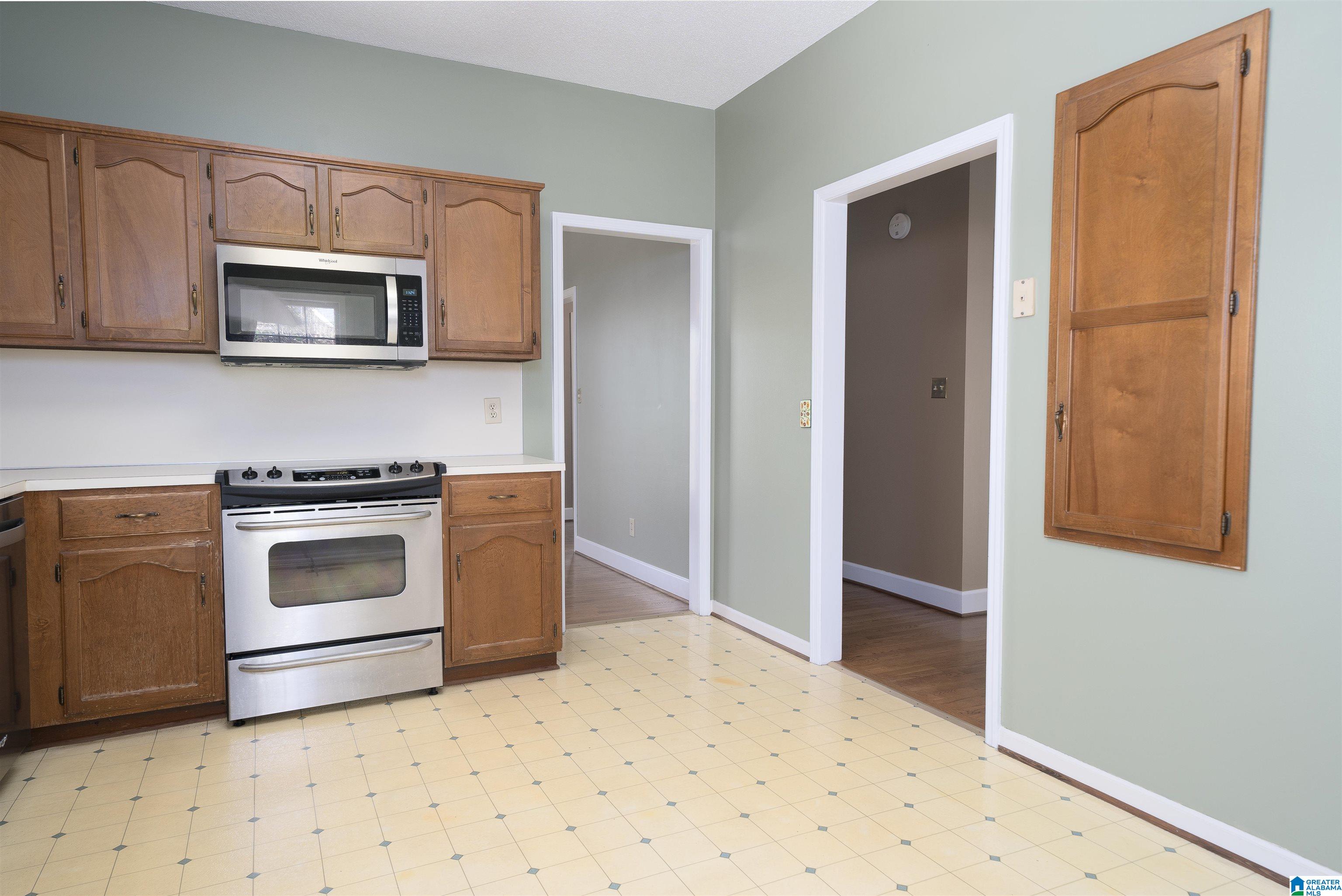 888 Mountain Ridge Drive Birmingham, AL 35209 - Photo 9 of 40