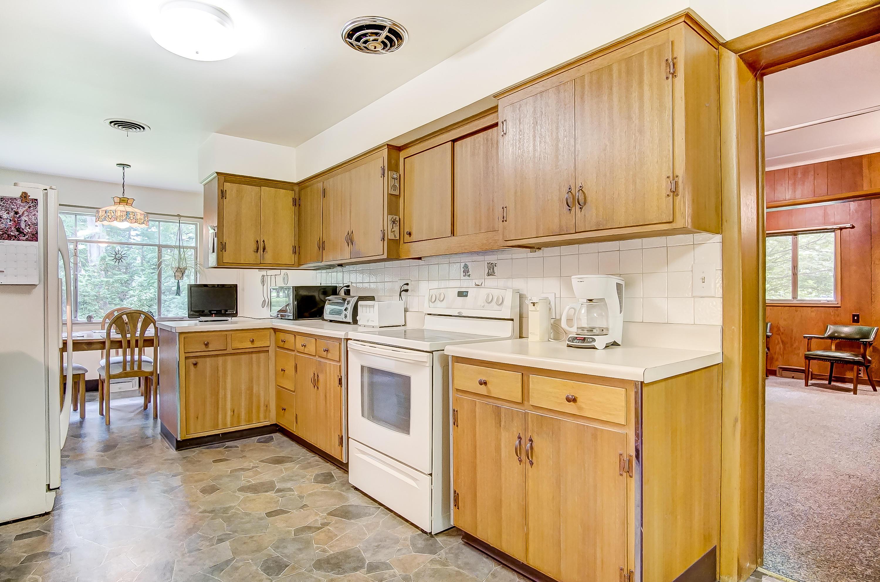 1783 Harwitch Road Columbus, OH 43221 - Photo 12 of 34 Kitchen