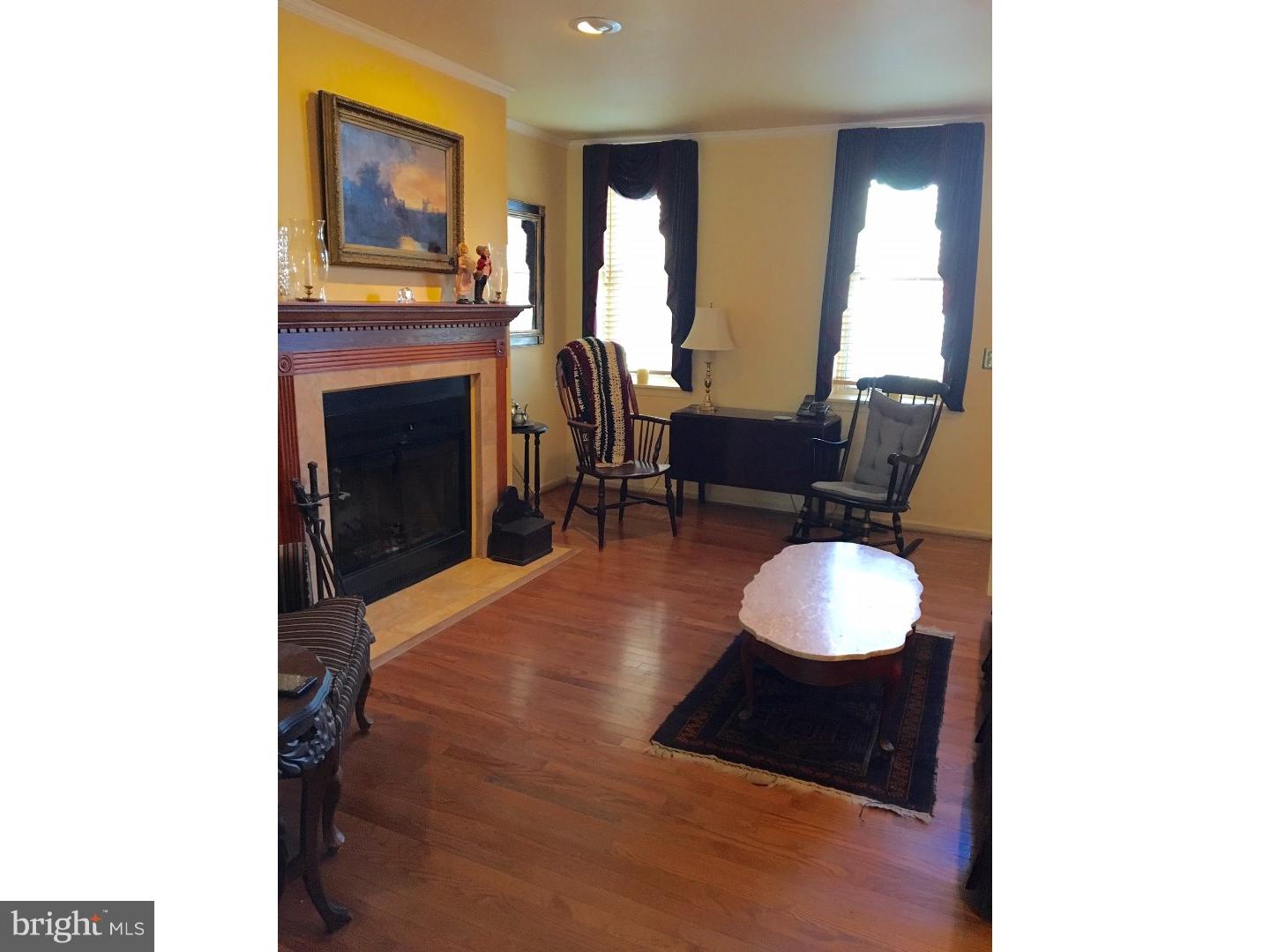 234 Reed Street Philadelphia, PA 19147 - Photo 3 of 25 Living Room