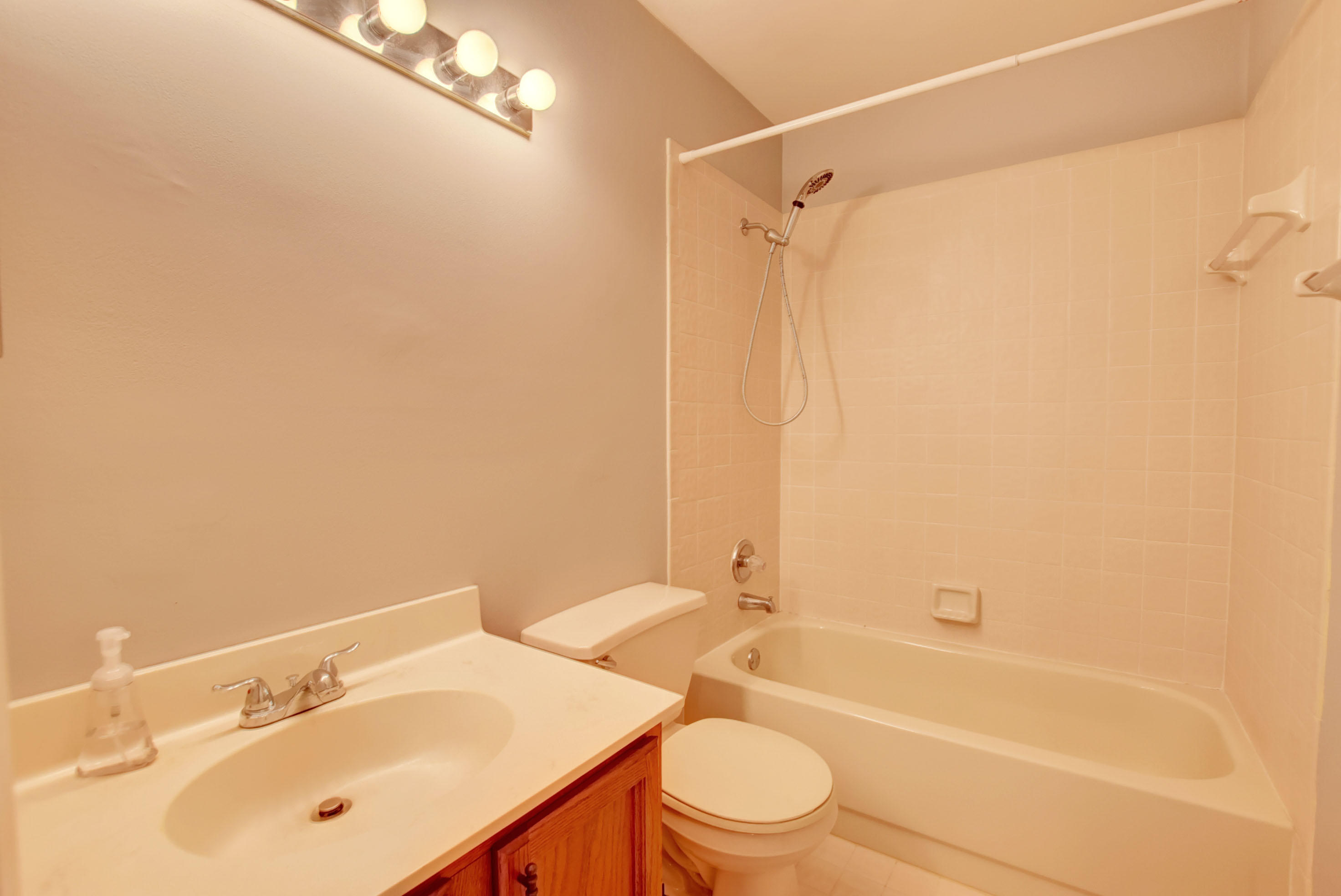 2525 Southwest 22nd Avenue, Unit 202 Delray Beach, FL 33445 - Photo 15 of 32 Bathroom 2