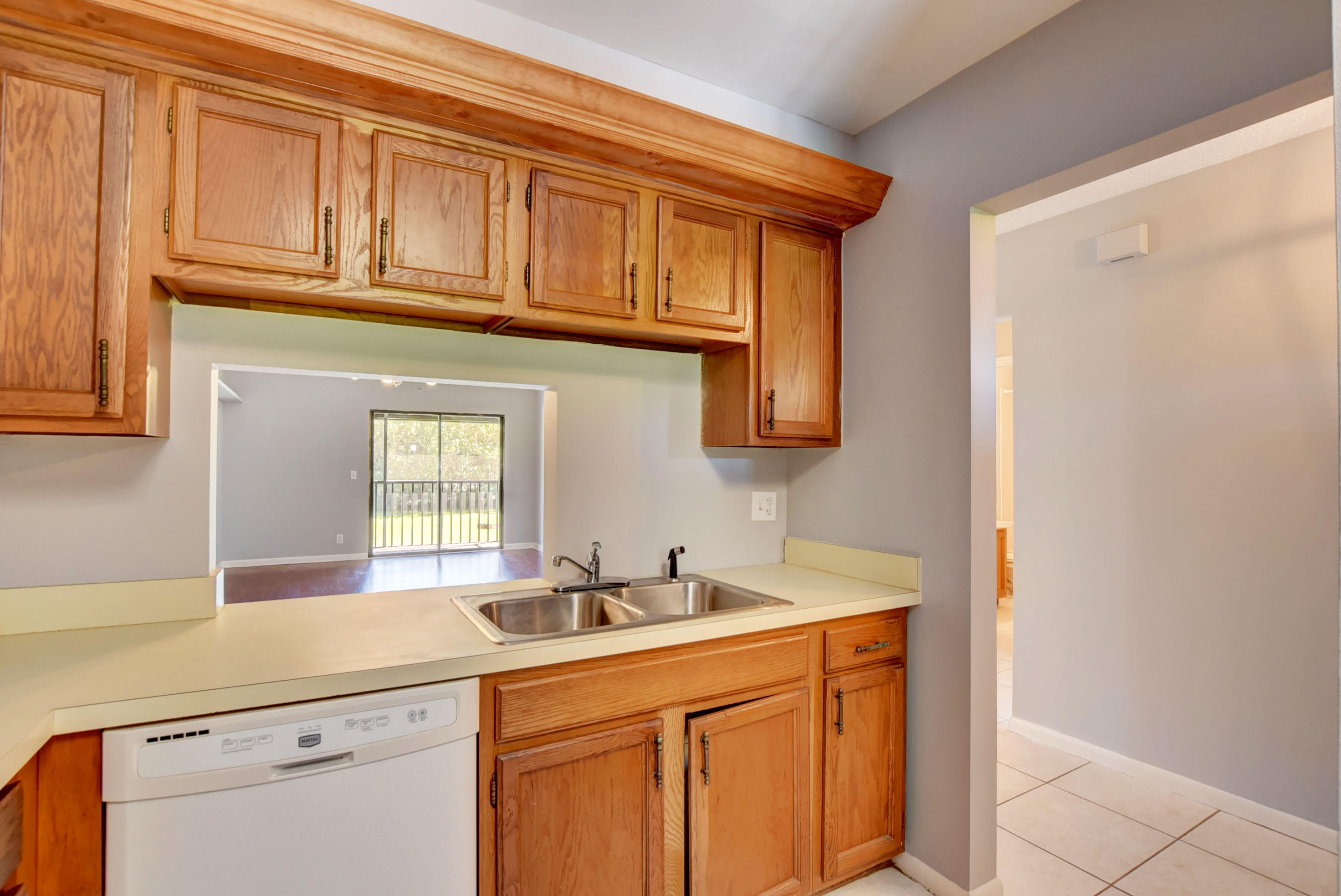 2525 Southwest 22nd Avenue, Unit 202 Delray Beach, FL 33445 - Photo 20 of 32 Kitchen
