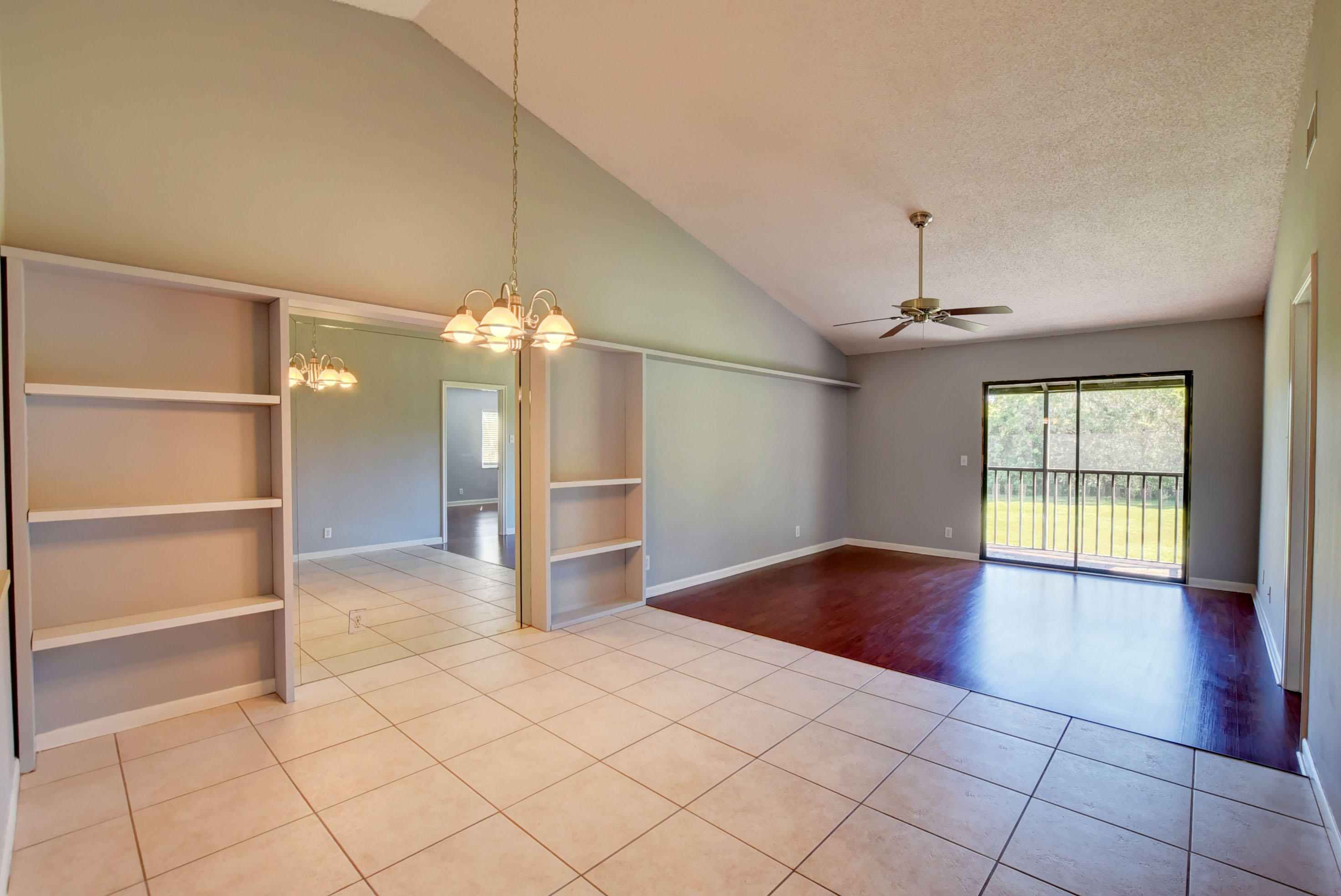 2525 Southwest 22nd Avenue, Unit 202 Delray Beach, FL 33445 - Photo 2 of 32 Great room