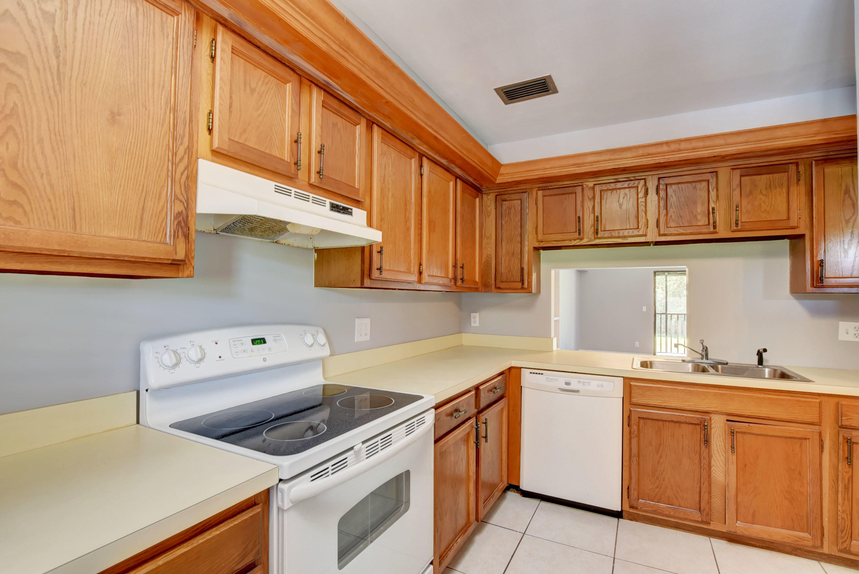 2525 Southwest 22nd Avenue, Unit 202 Delray Beach, FL 33445 - Photo 5 of 32 Kitchen