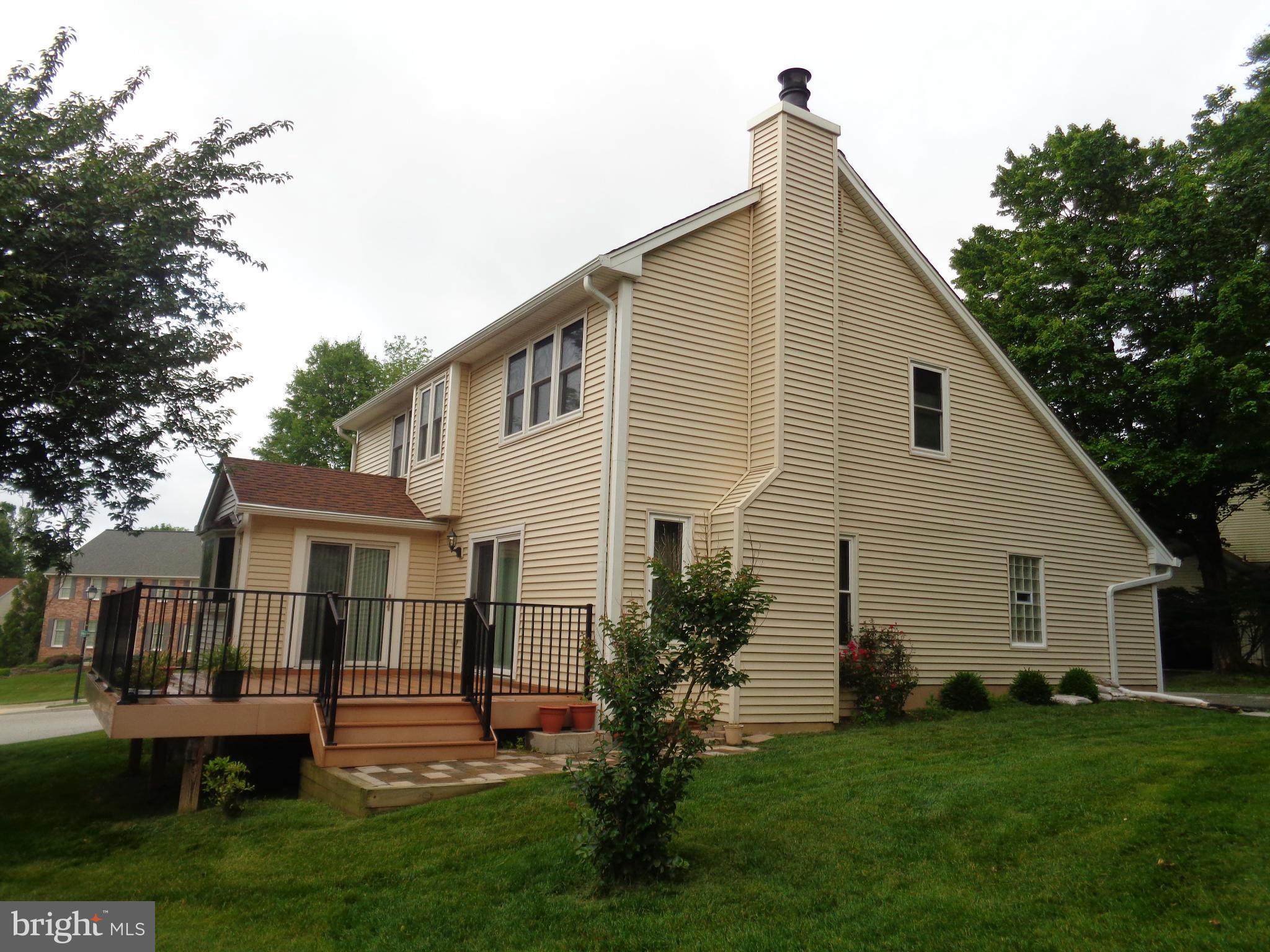 216 Hunters Ridge Road Lutherville-Timonium, MD 21093 - Photo 2 of 22 SPACIOUS HOME ON GREAT LOT