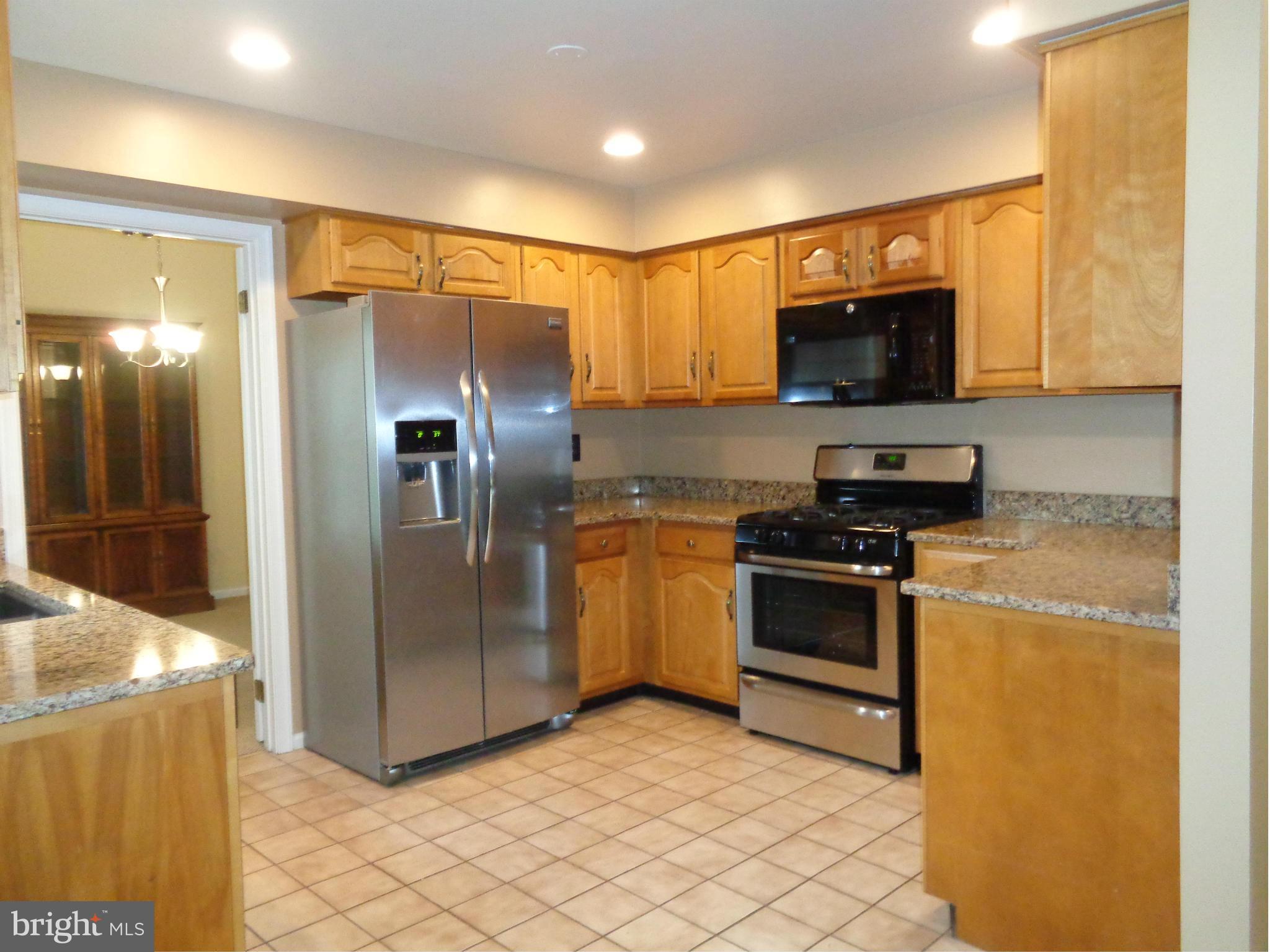 216 Hunters Ridge Road Lutherville-Timonium, MD 21093 - Photo 7 of 22 NEW REFRIGERATOR AND STOVE