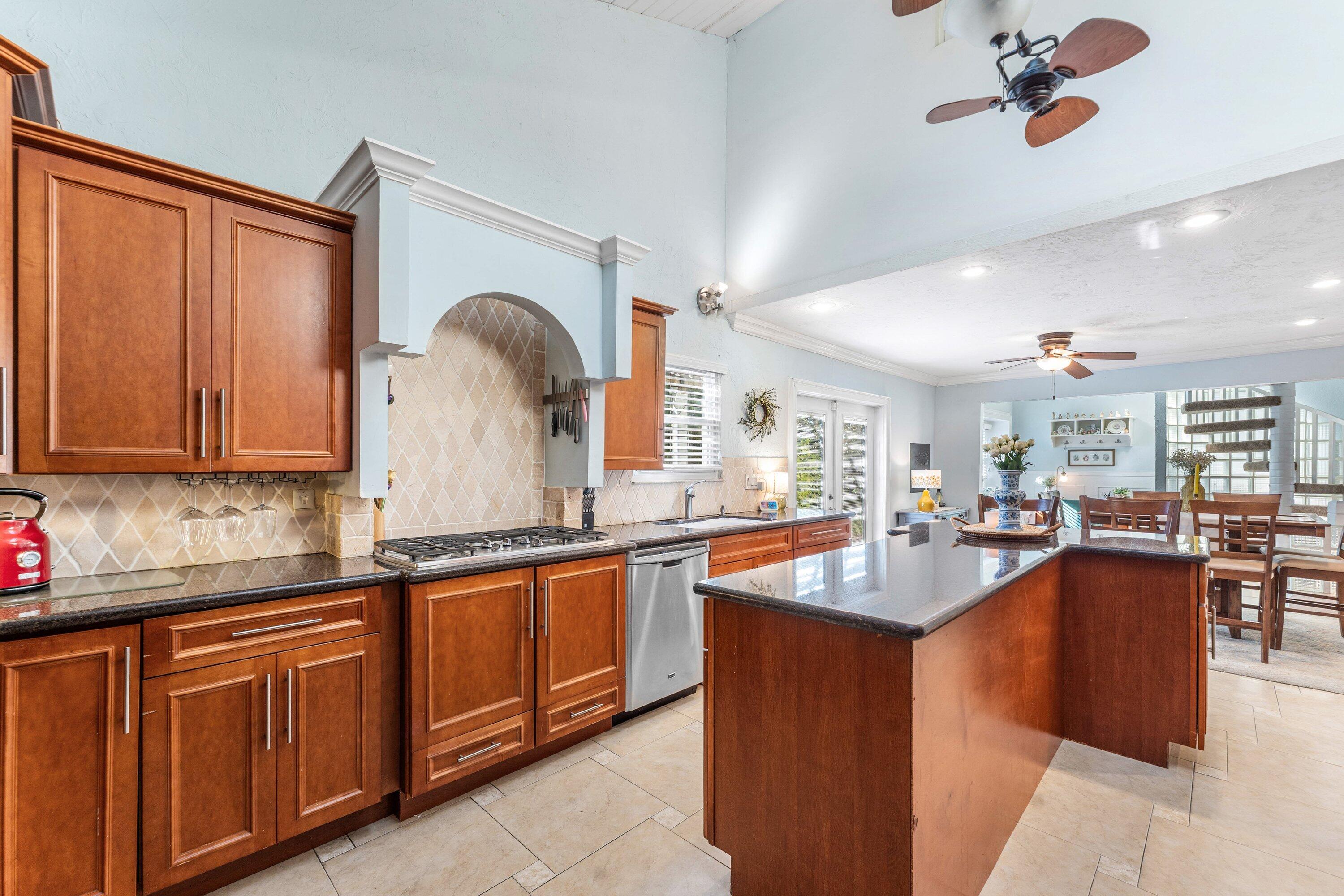 11480 Chipmunk Drive Boca Raton, FL 33428 - Photo 9 of 36 016-11480ChipmunkDrive-BocaRaton-FL-3342