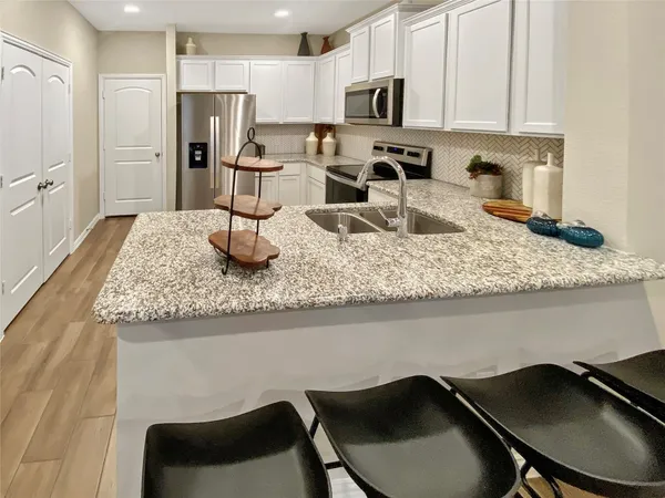 $2,250 | 11922 Amber Oak Way, Tomball, TX 77375