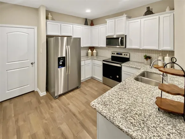 $2,250 | 11922 Amber Oak Way, Tomball, TX 77375