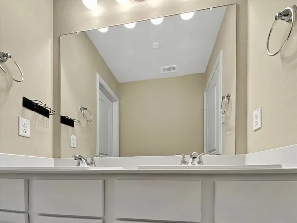 $2,250 | 11922 Amber Oak Way, Tomball, TX 77375
