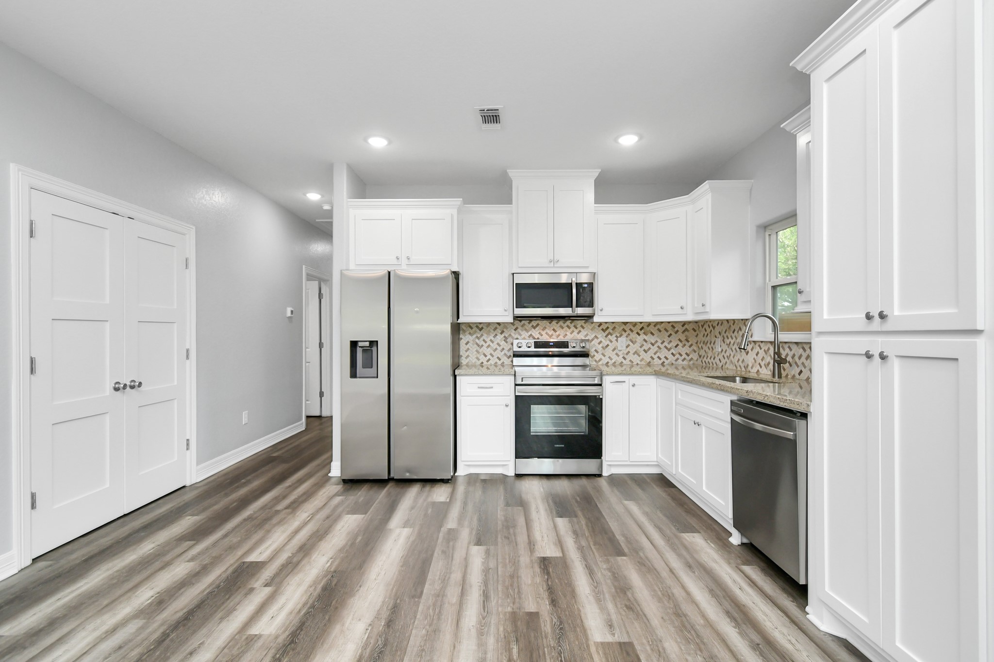 701 South Morgan Street Angleton, TX 77515 - Photo 11 of 31