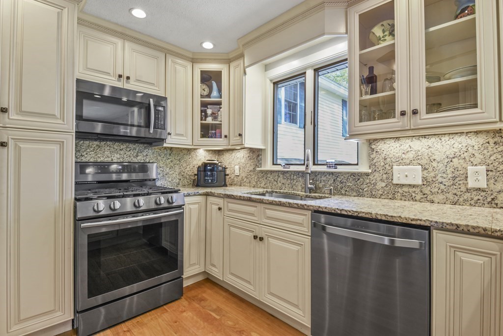 114 Groton Road Chelmsford, MA 01863 - Photo 12 of 32