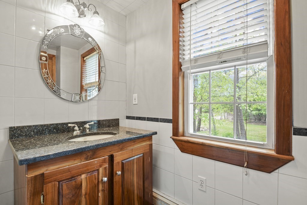 114 Groton Road Chelmsford, MA 01863 - Photo 17 of 32