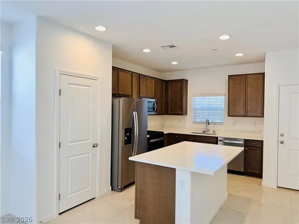 $2,000 | 398 Moonlight Opera Court, Henderson, NV 89011